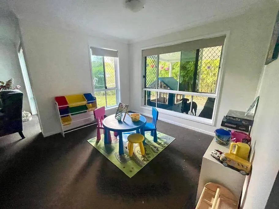 5-Bed Home Near Theme Parks Gold Coast