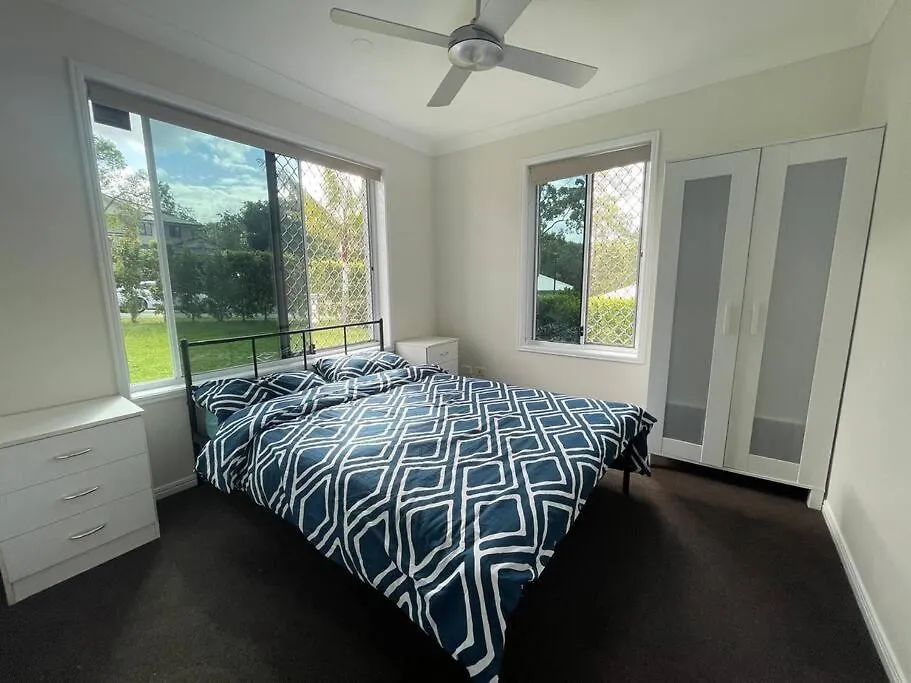 5-Bed Home Near Theme Parks Gold Coast