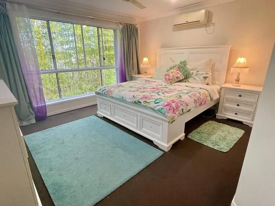 5-Bed Home Near Theme Parks Gold Coast Holiday home