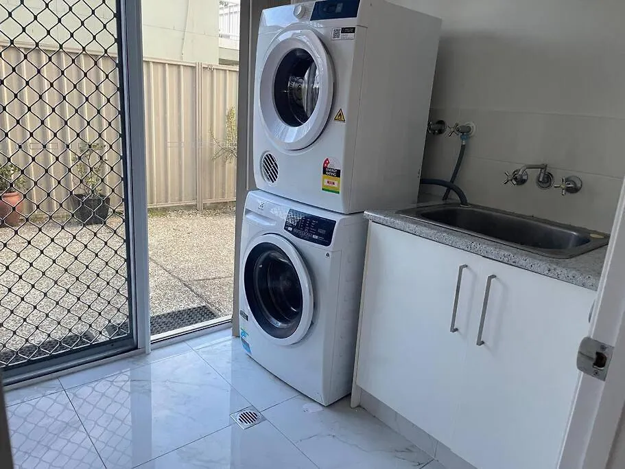 5-Bed Home Near Theme Parks Gold Coast Holiday home
