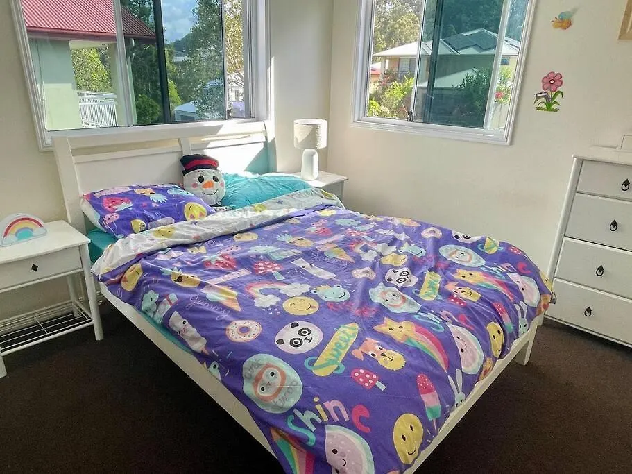 5-Bed Home Near Theme Parks Gold Coast 0*,  Australia