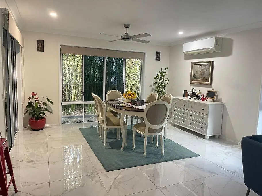 5-Bed Home Near Theme Parks Gold Coast Сasa de vacaciones