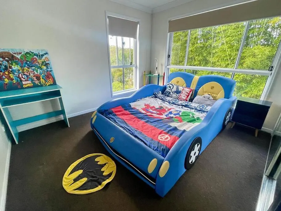 5-Bed Home Near Theme Parks Gold Coast 0*,